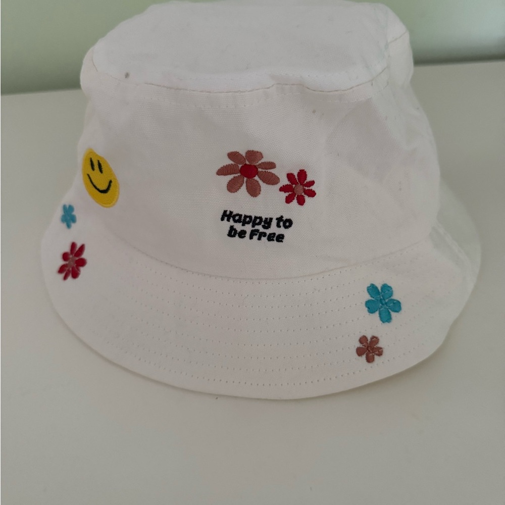 White Floral Embroidered Bucket Hat